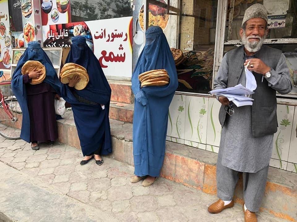 سروې: له هرو لسو کسانو اته وایي، بېوزلو ته د ډوډۍ په وېش کې فساد شته