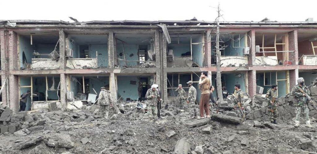 درحملۀ موتر بم در شهرگردیز ۳۷ فرد ملکی و نظامی کشته و زخمی شدند