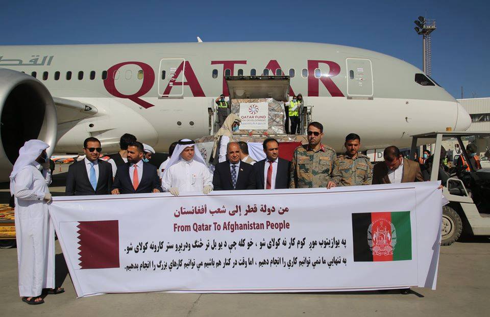 قطر یک محمولۀ بزرگ تجهیزات طبی را به وزارت صحت‌عامه کشور مساعدت نمود