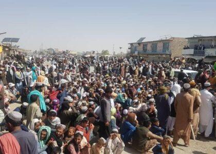Hundreds rally against Friendship Gate closure
