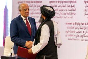 خلیلزاد: بایډن وېرېده چې د دوحې له تړونه وتل به د افغان جګړې اوږدېدو لامل شي