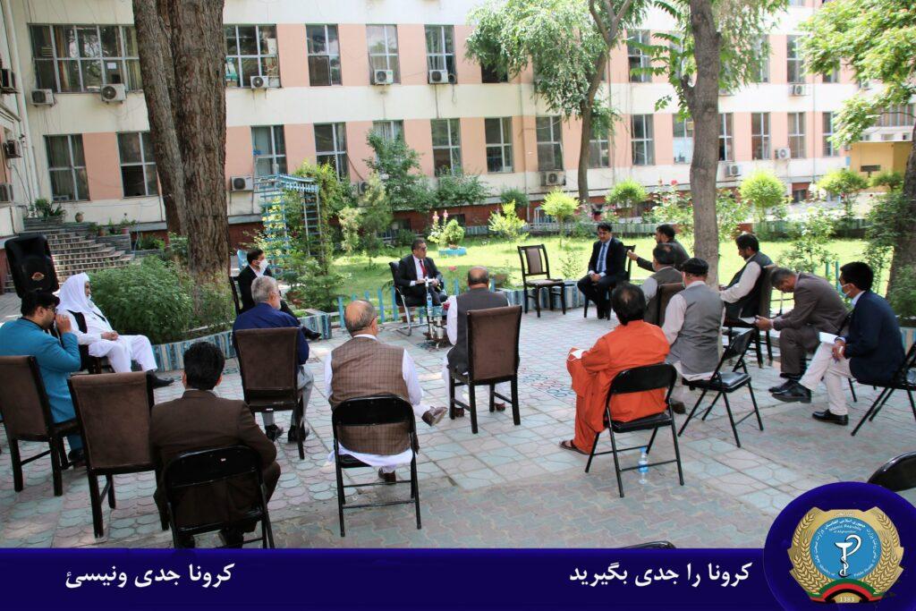 “د کندهار ګمرک کې له تېرو دوو مياشتو راهيسې لسګونه کانټینره درمل ایسار دي”