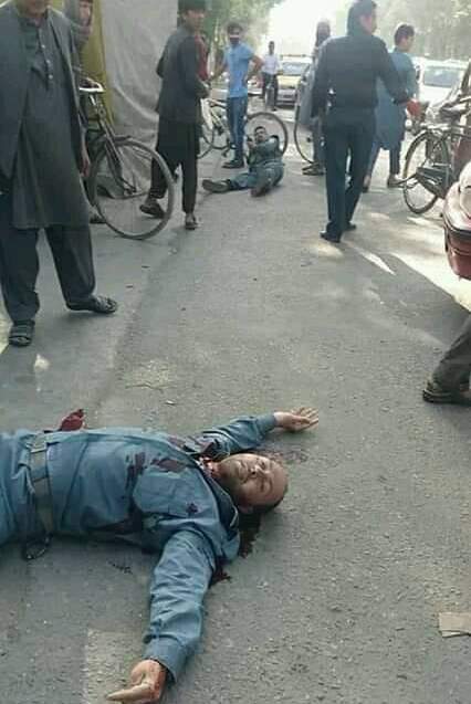 در حمله فرد مسلح در دهمزنگ شهر کابل یک پولیس کشته و یک تن دیگر زخمی شد