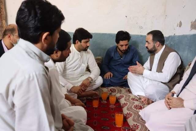 پيښور کې د یوه افغان ځوان د شکنجولو له امله څلور پولیس له دندو شړل شوي