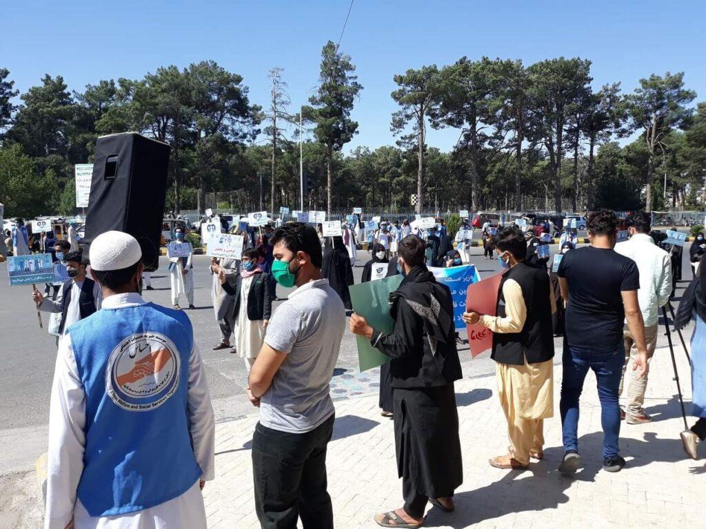 معترضان در هرات: وزیرصحت یا استعفى دهد و هم یا معذرت بخواهد