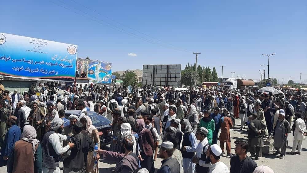 د غزني اوسېدونکو د ملکي وګړو د وژل کېدو په غبرګون کې لاريون وکړ