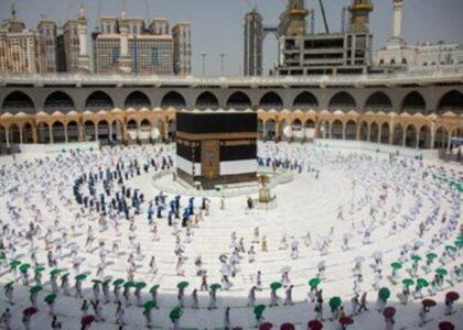 سعودی، به طور مشروط به اتباع خارجی اجازۀ ادای حج عمره داده است