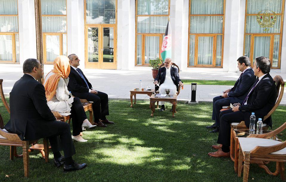 Ghani, Lyons confer on Afghan peace efforts