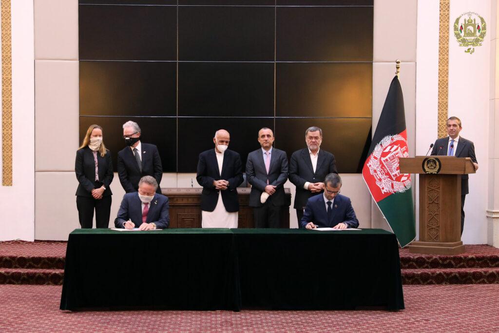 افغانستان د استراليا له  يوې کمپنۍ سره پنځه تړونونه لاسليک کړل