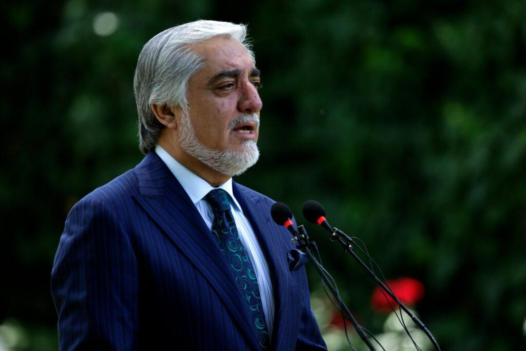Stanikzai briefs Abdullah on Doha parleys