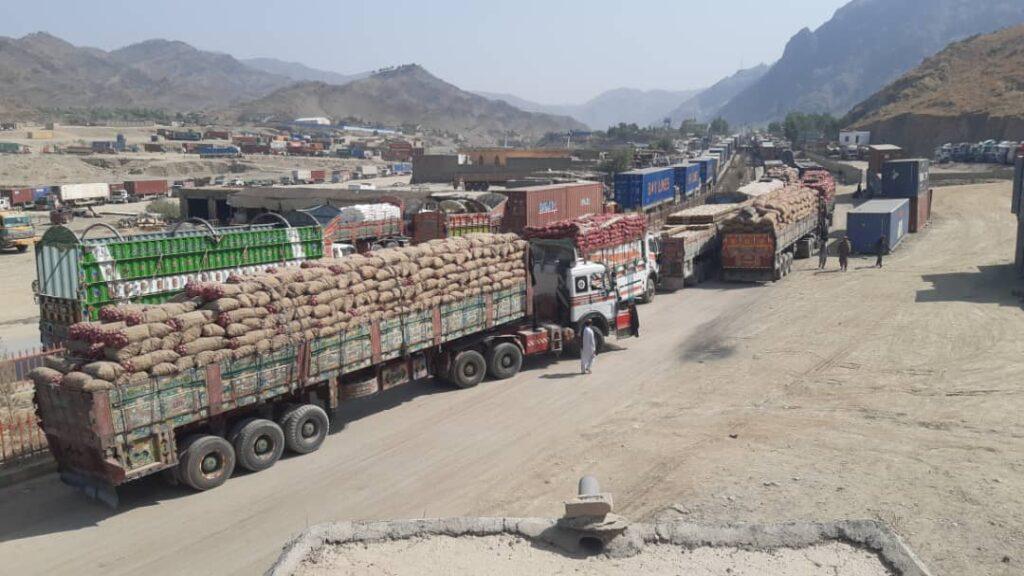 Slow clearance in Pakistan behind stranded trucks