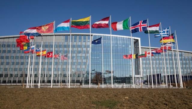 ​د ناټو د دفاع وزیران پر افغان ماموريت او د سولې پر پروسې خبرې کوي