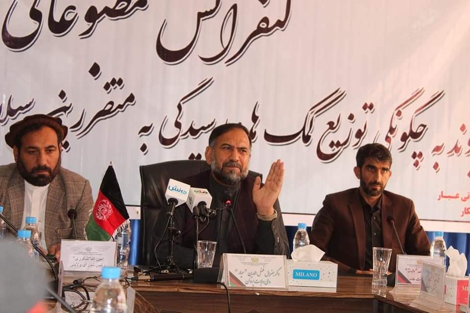 والى پروان: حاضر هستم که از روند توزيع کمک ها براى سيلاب زده گان پاسخ بدهم