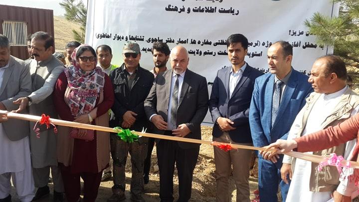 دیوار احاطه استوپۀ تخت رستم,سمنگان