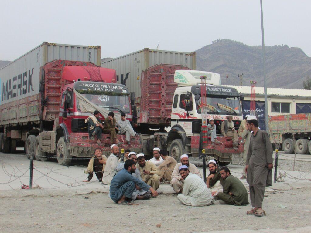 Hundreds of trucks with fruits stranded in Torkham