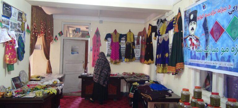 زنان در دايکندى: حکومت به رشد صنايع دستى توجه ندارد
