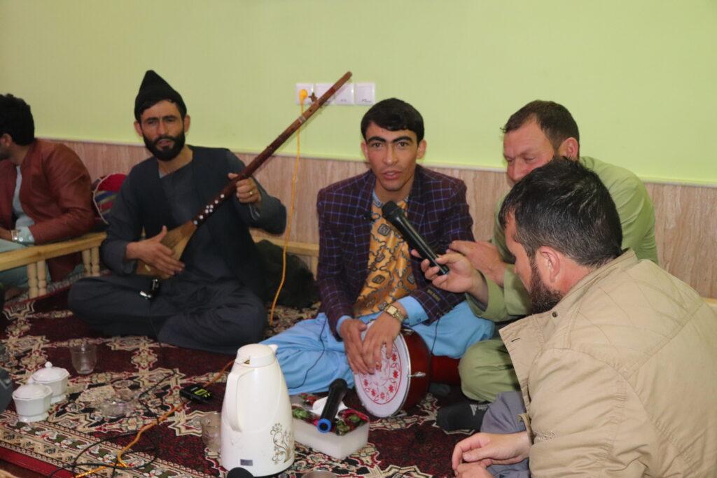 هنرمندان محلی غور: طالبان هشدار داده اند که موسیقی ننوازيد