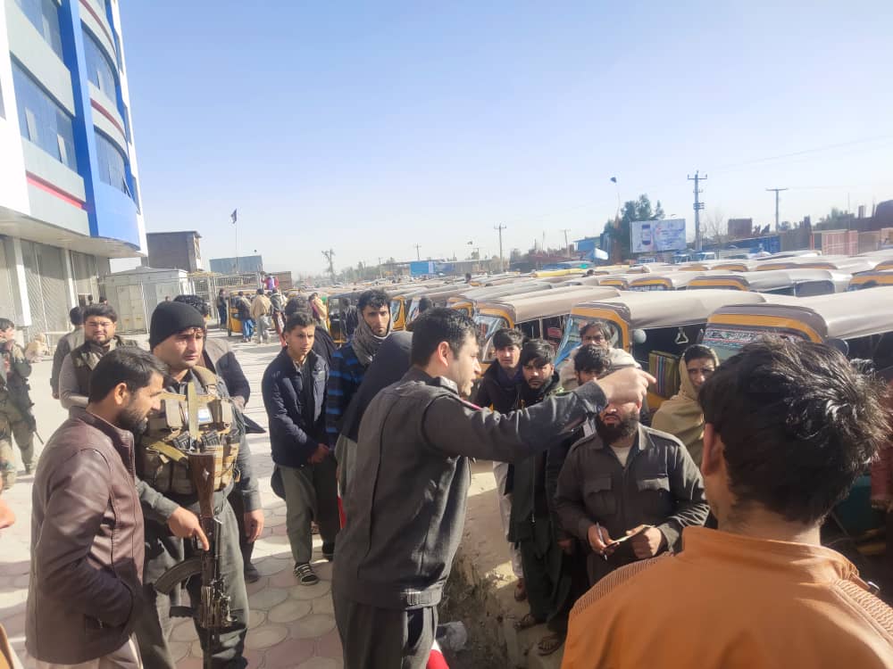 ريکشا چلوونکي: ننګرهار کې د ريکشاوو د ثبت پروسه ډېره ورو روانه ده