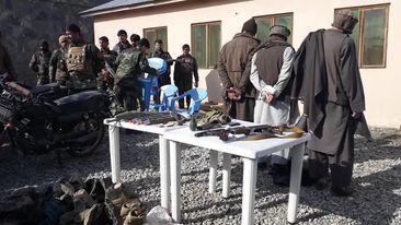 طالبان چند تن از افراد ملکی دایکندی را به گروگان گرفته اند