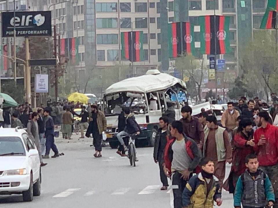 انفجار ماین بر موتر کاستر در شهر کابل، ۱۵ فرد ملکی را زخمی کرد