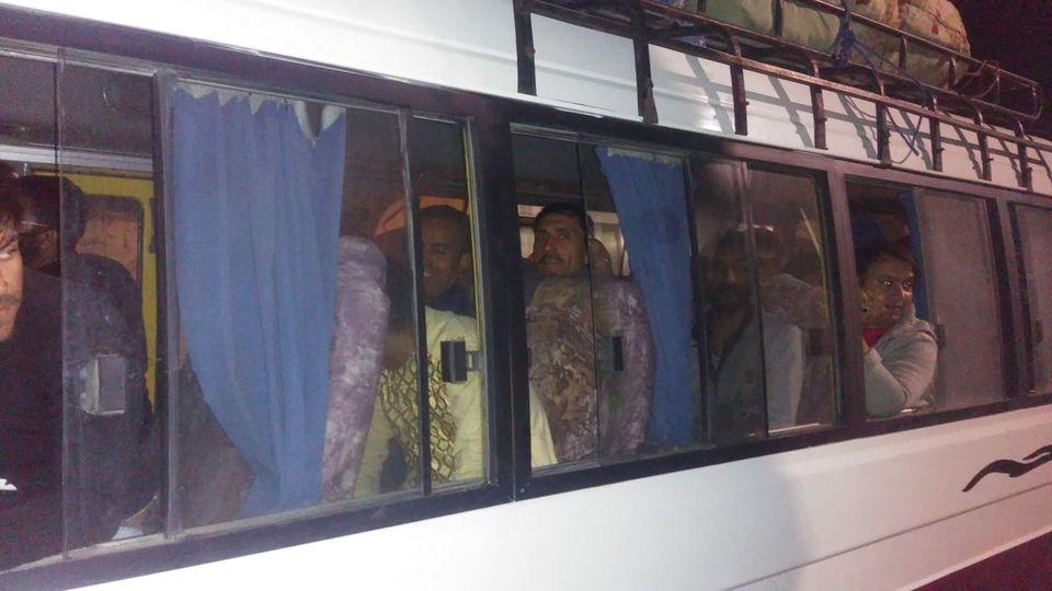 ۲۴۰ تن از مسافران افغان از زندان‌های پاکستان آزاد شدند