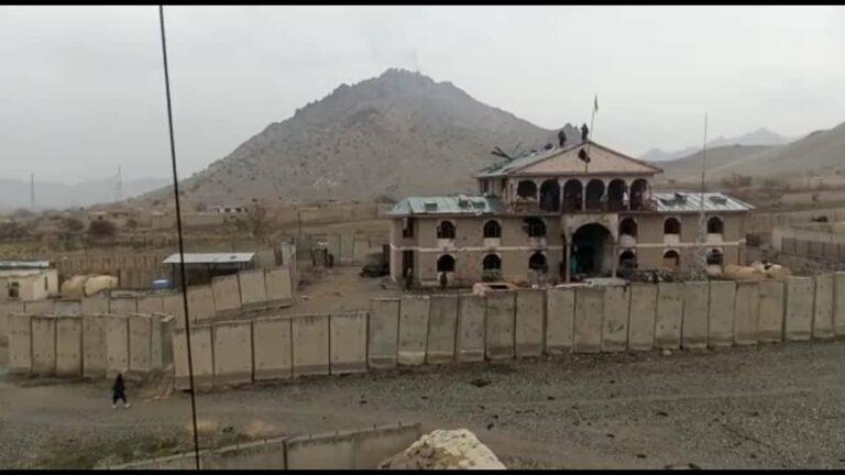 طالبان ولسوالی چرخ لوگر را تصرف کرده اند