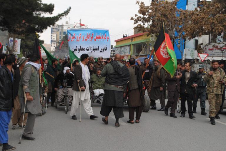“اگر حکومت به تامین حقوق معلولین توجه نکند، دروازه شورای ملی را می بندیم”
