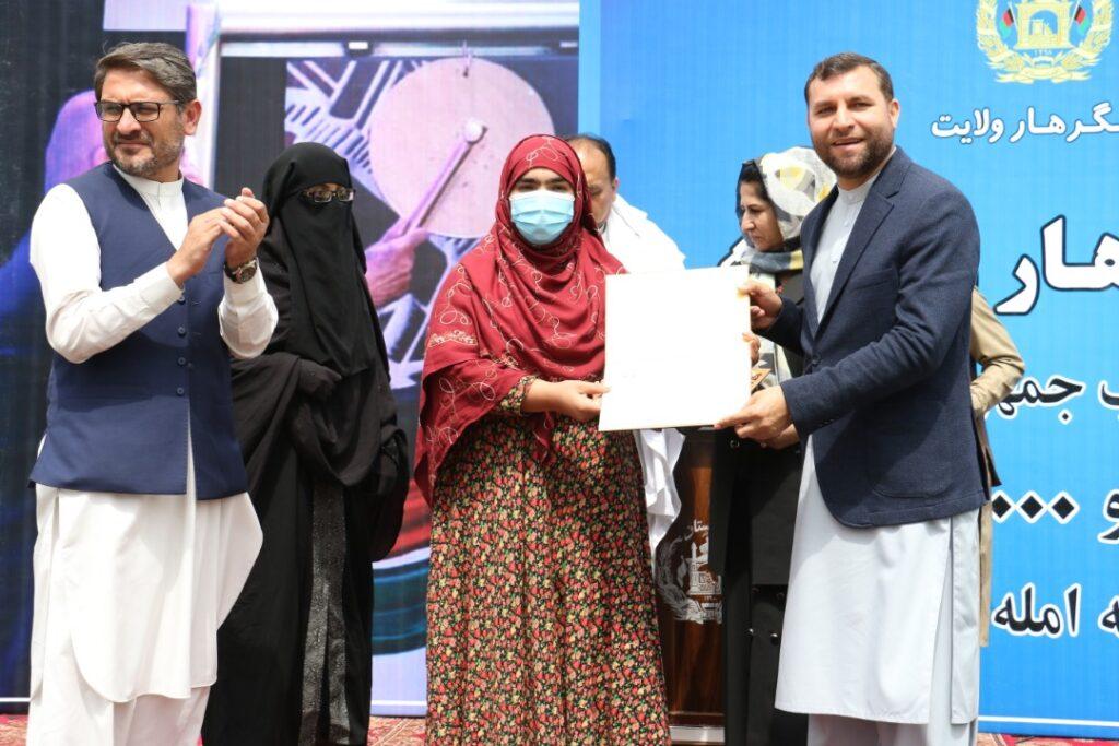 ننګرهار کې د ازادې سيالۍ له لارې د ۴۰۰۰ ښوونکو ګومارنې لړۍ پيل شوه