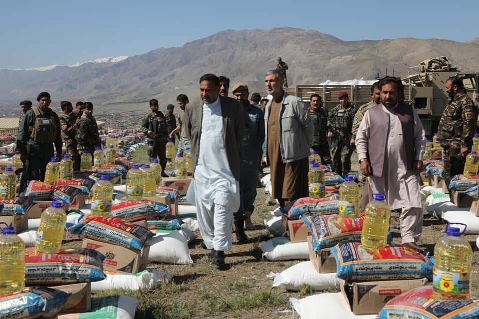 بازماندگان قربانیان جنگ حین دریافت کمک، خواستار تامین صلح در کشور شدند