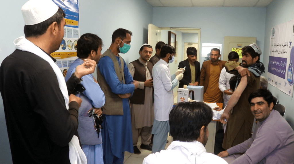 مسوولين: طالبانو پکتيا کې د کرونا واکسين د تطبيق مخه نيولې ده