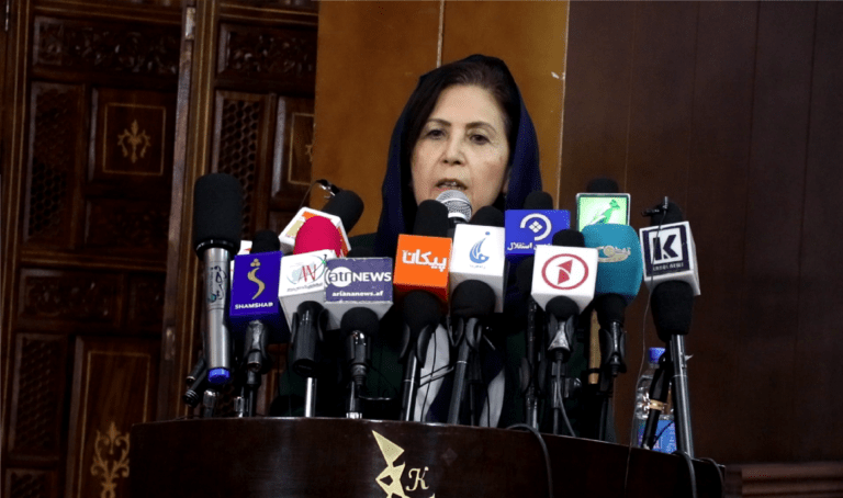 سرپرست وزارت دولت در امور صلح: طالبان نظام اسلامی “شاهی گونه” می خواهند