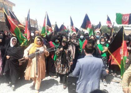 Ghor women take up arms, warn Taliban of resistance
