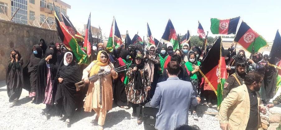 Ghor women take up arms, warn Taliban of resistance