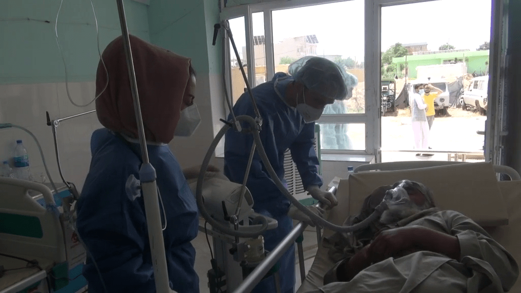 در ۲۴ ساعت گذشته، ۸۶ بیمار کرونایی در افغانستان جان باخته اند