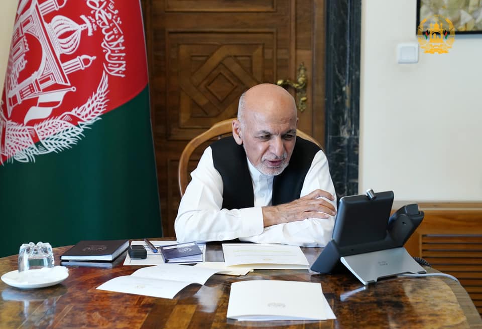 President Ghani telephones frontline soldiers