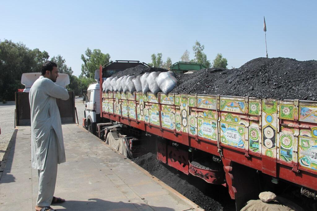 در ۱۱ ماه گذشته از صادرات زغال سنگ ۶ میلیارد افغانی عواید به دست آمده است