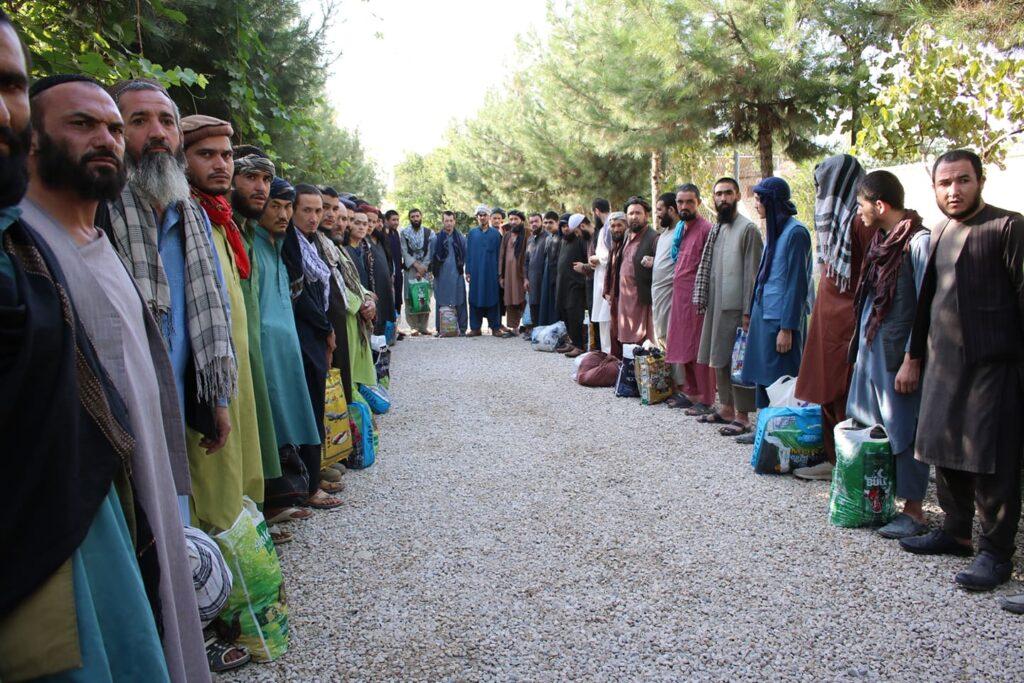 ده­ها تن از اسیران نیروهای امنیتی از سوی طالبان در فاریاب رها شدند