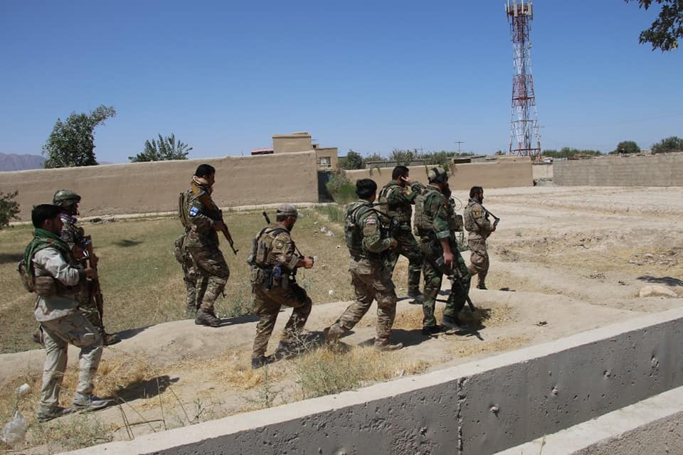 قول اردوی شاهین: حملات طالبان بر شهر مزارشریف به عقب زده شده است