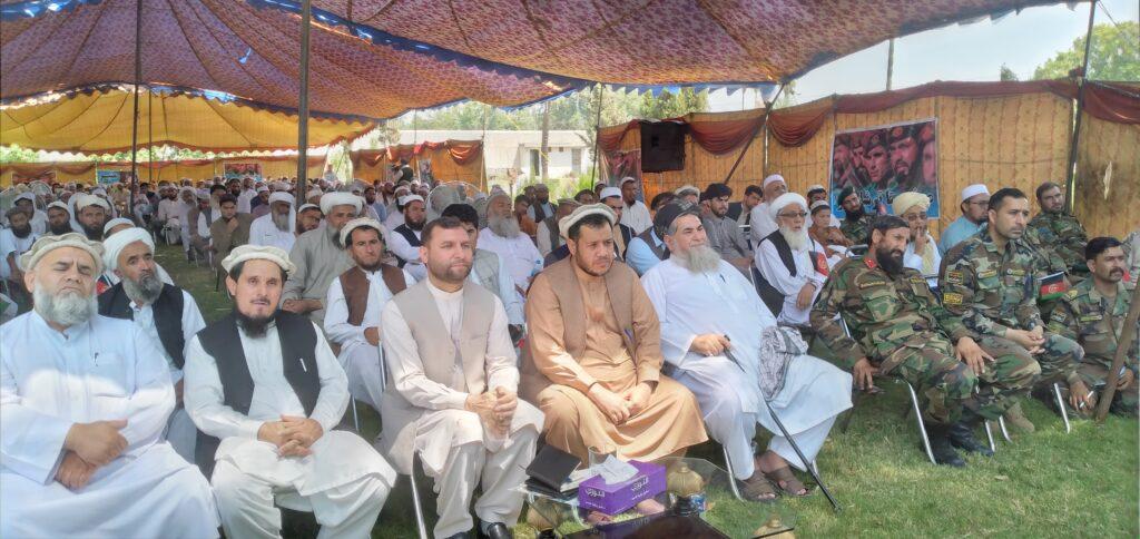 ننګرهار کې سلګونو ديني عالمانو د نظام او سرتېرو په ملاتړ غونډه وکړه