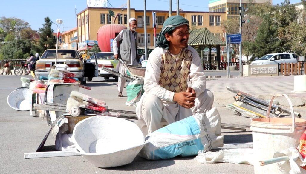 کارگران روزمزد، از نبود کار روزمره در مزار شریف شکایت می کنند
