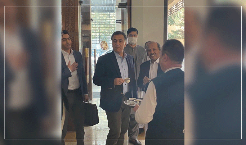 Pakistan spymaster discusses security, economic ties with Taliban