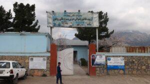 ډاکټران او خلک: پکتیا کې ډېری روغتیايي مرکزونه بندېدو له ګواښ سره مخ دي