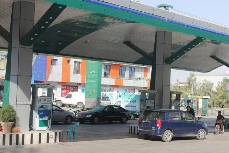 د کندهار د تېل پلورونکو ټولنه: د ډالرو بیې لوړېدا او ګڼو نورو ستونزو د تېلو بیې لوړې کړې دي