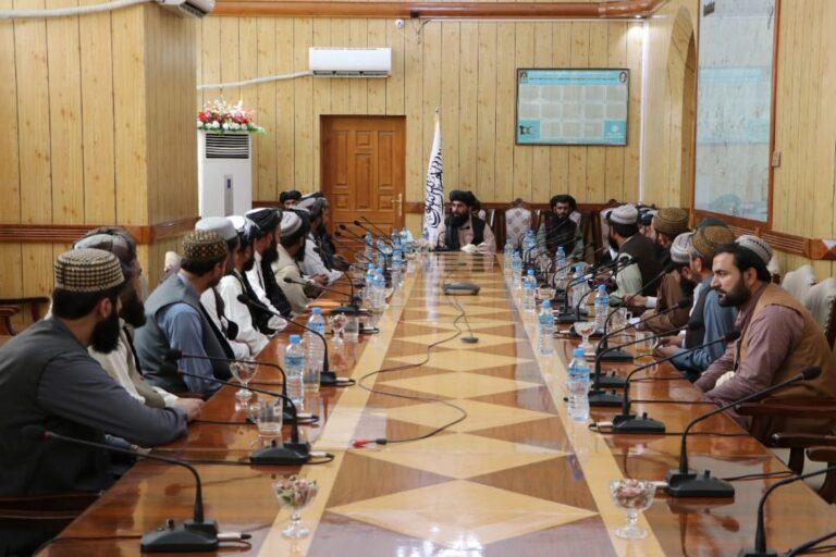 والی کندهار: تاجران به خارج رفته، به کشور خود بازگردند