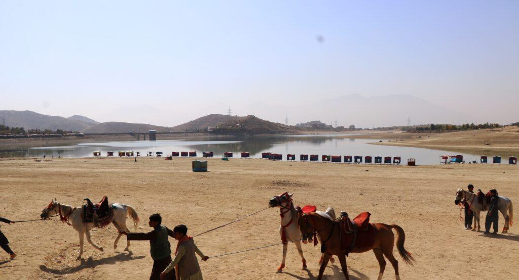 Qargha Lake: Businesses on the nosedive