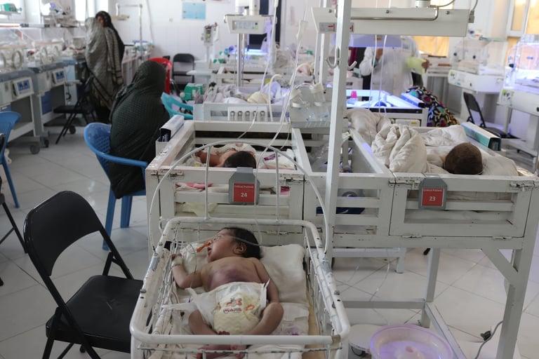 هلمند کې د تېر په پرتله د مور او ماشوم مړينه کمه شوې ده