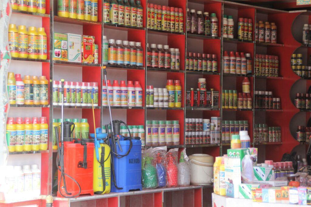 د کندهار کروندګر د زراعتي درملو کیفیت له ټیټوالي شکایت کوي