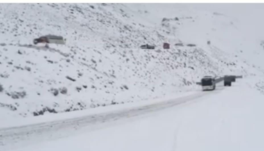 Snowfall closes Salang Pass for heavy traffic