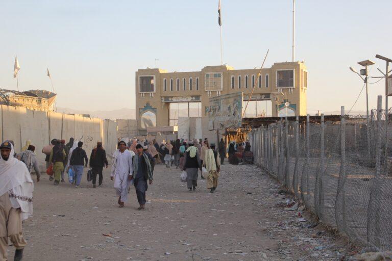 Afghan, Pakistani forces clash in Spin Boldak