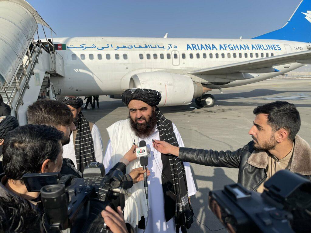  سرپرست وزارت امور خارجه کابل را به مقصد اسلام آباد ترک کرد
